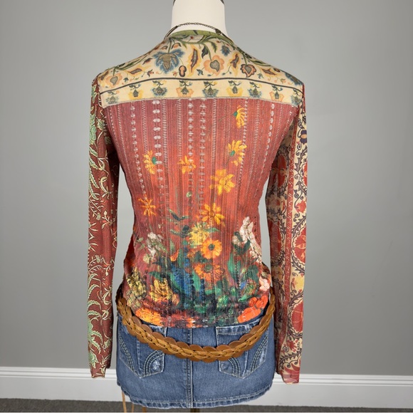 patterned top - Picture 5 of 7